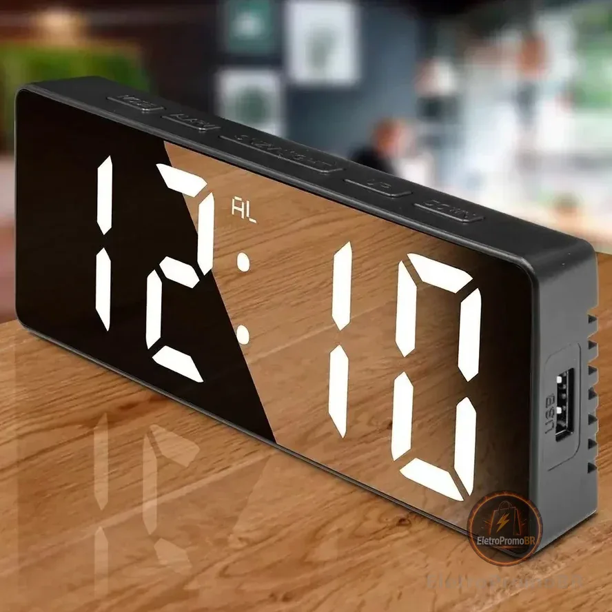 Relógio Despertador Digital De Mesa 16X2.5X6cm Alarme Temperatura Pilha AAA Usb Preto Com Led