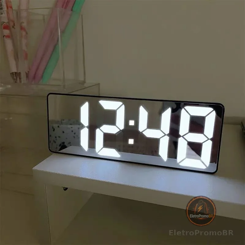 Relógio Despertador Digital De Mesa 16X2.5X6cm Decorativo Alarme Temperatura Pilha AAA Usb Preto