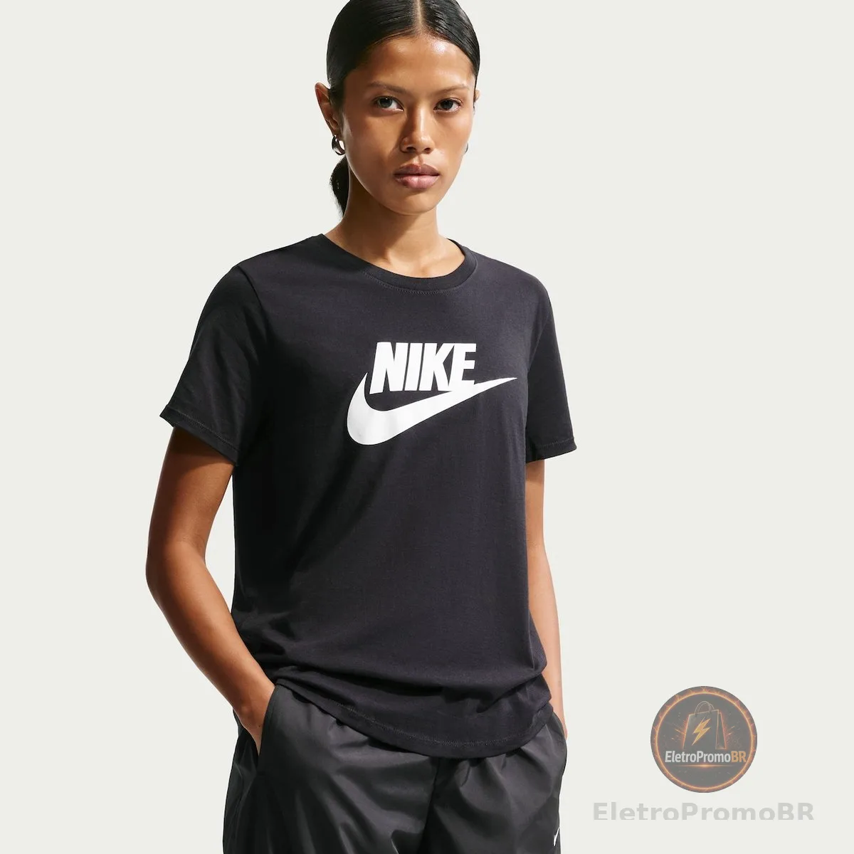 Camiseta Nike Sportswear Essentials Feminina