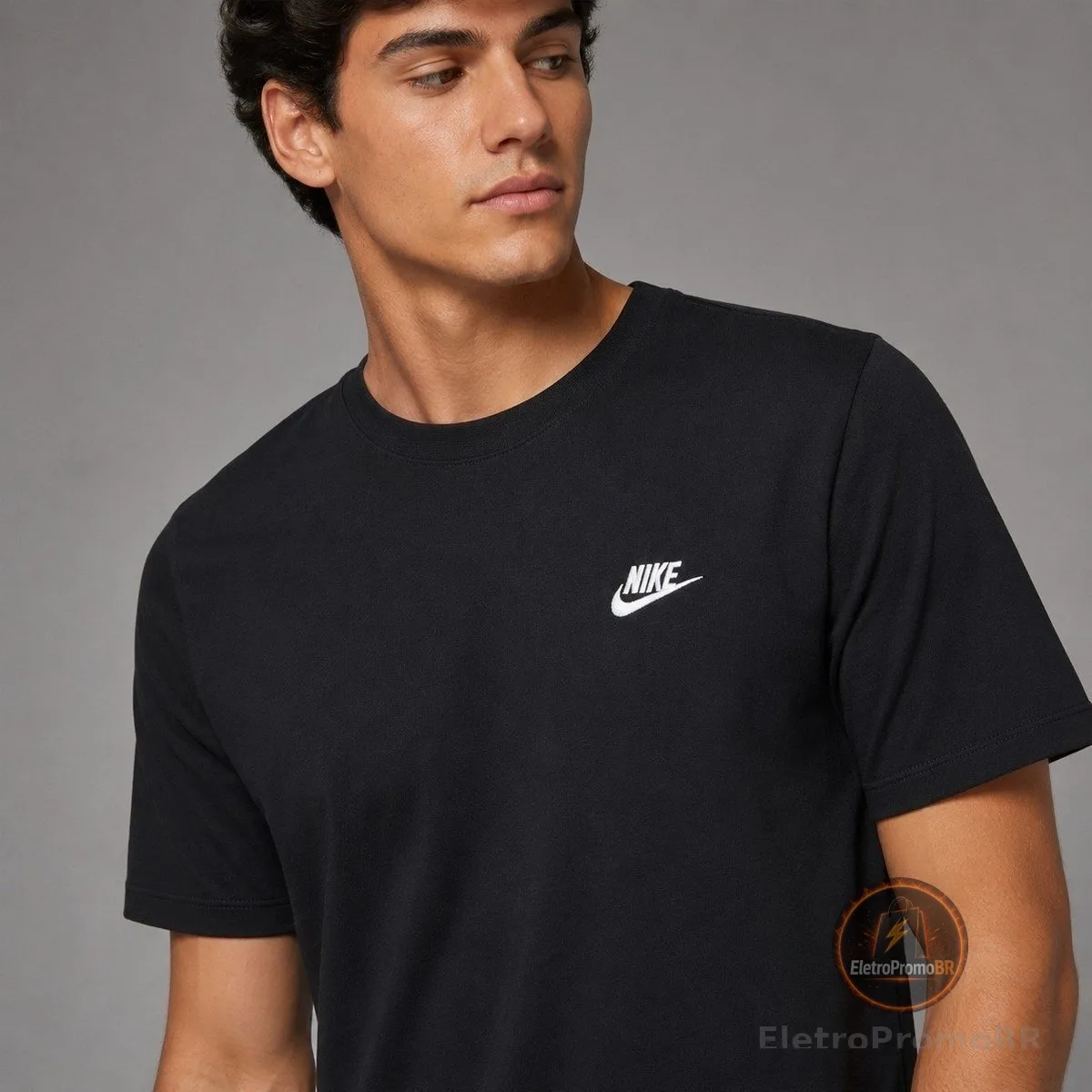 Camiseta Nike Sportswear Club Masculina