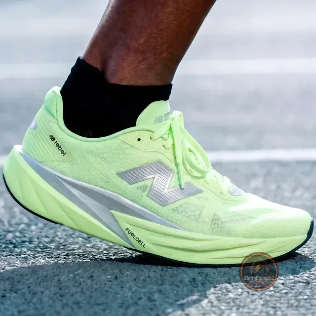 Tenis New Balance Para Corrida Masculino  Fuelcell Rebel V5