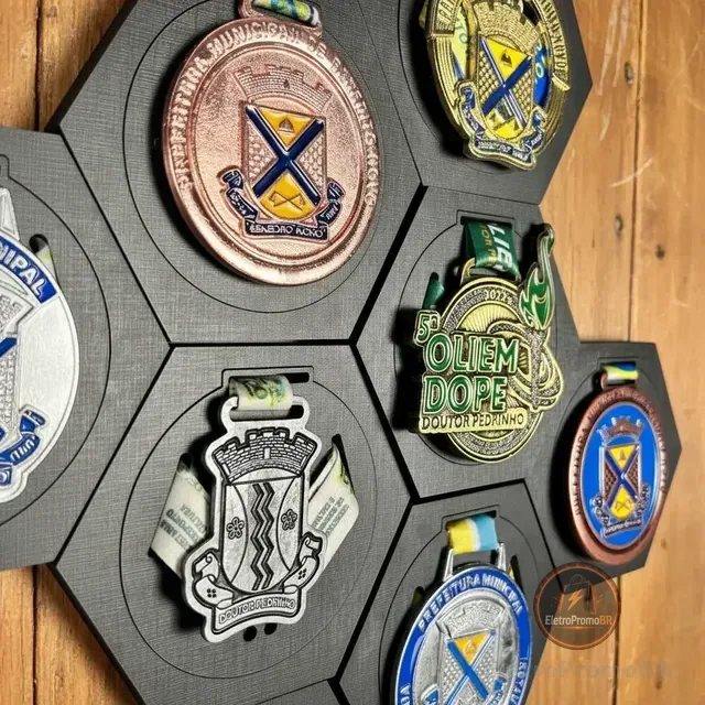 Suporte Porta Medalhas Unissex Mdf - 10 Peças Fixação Imã