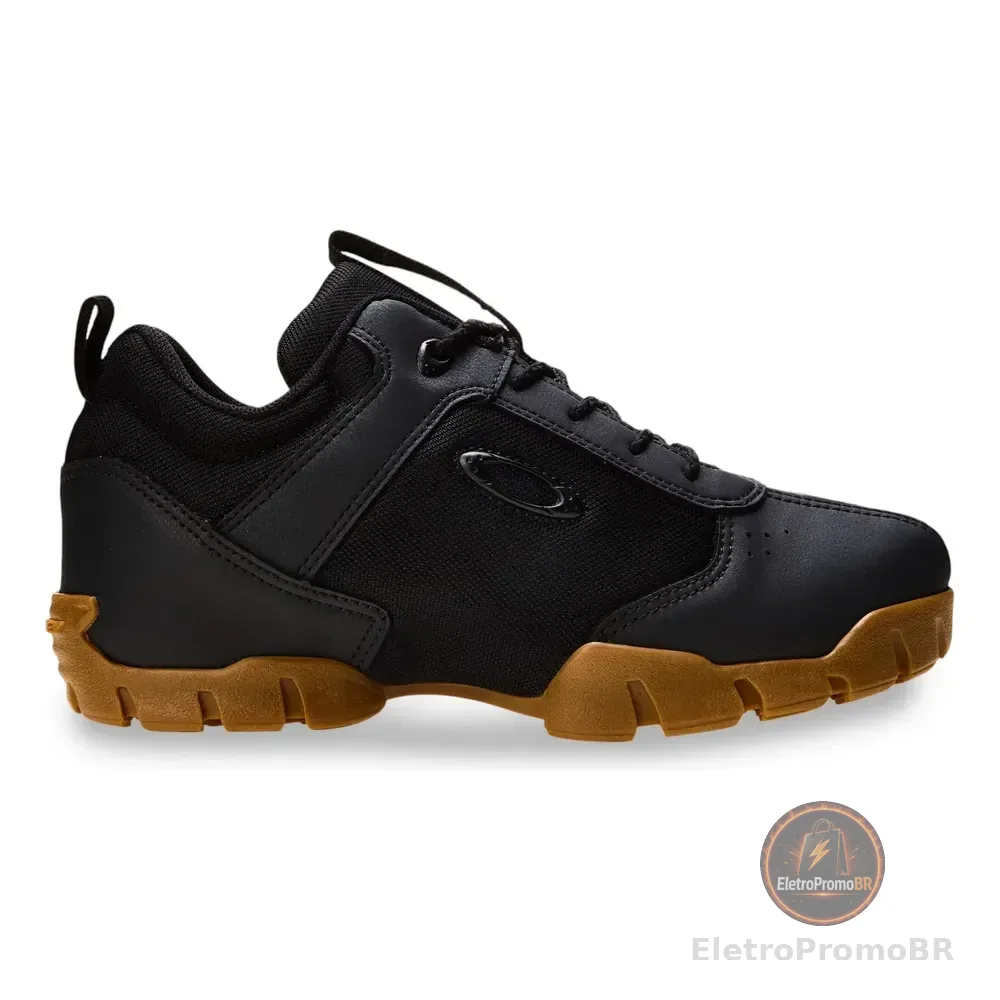 Tênis Oakley Masculino Preto E Bege  Lisa Padrão Battle Preto E Bege Lisa 40 Br