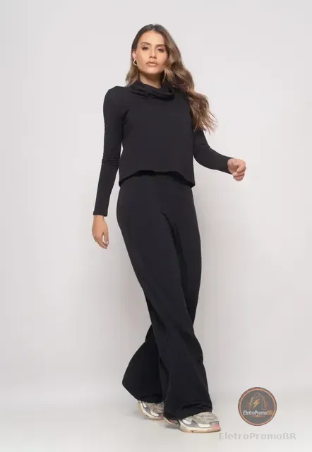 Conjunto De Moletinho Com Blusa Golão E Calça Wide Leg
