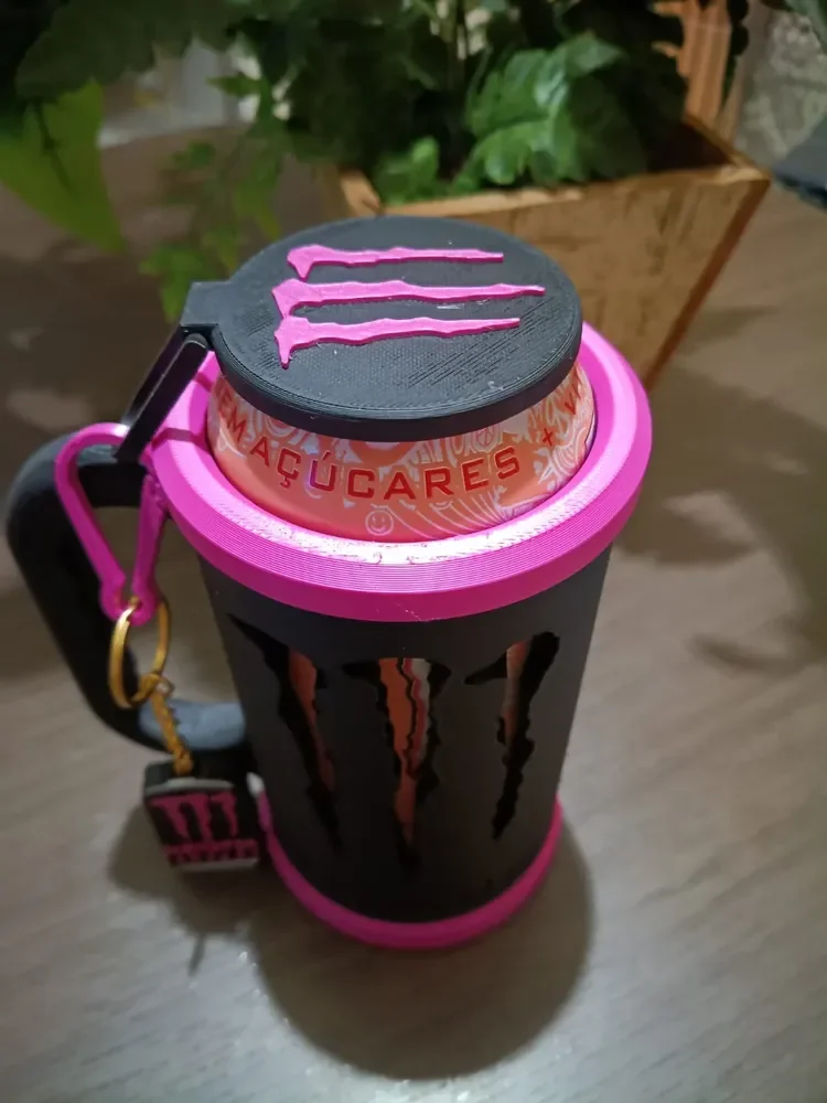 Caneca Porta Lata Monster 3d Com Chaveiro Abridor Brinde Preto/rosa/tampa