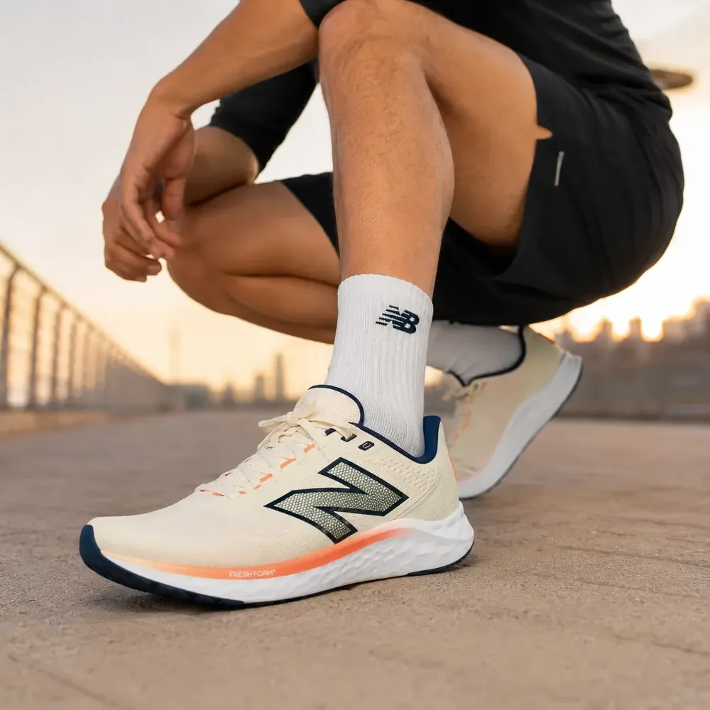 Tenis De Corrida Masculino New Balance Arishiv4 Fresh Foam Off White/ Marinho/ Lja 41 Br