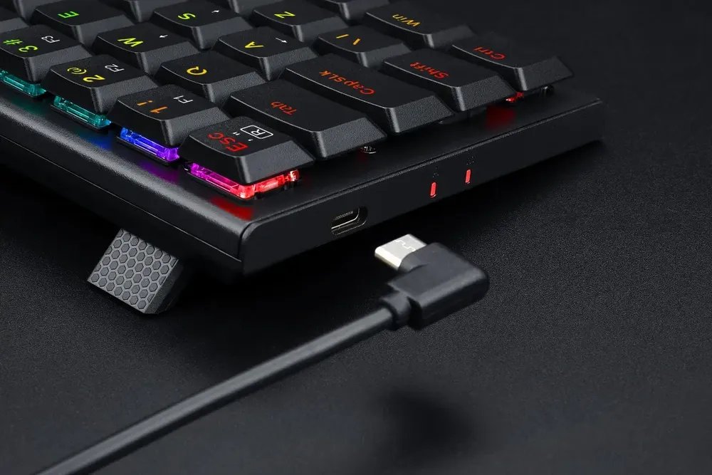 Teclado Redragon Gamer Led Rgb Outemu Blue Abnt 2 Preto Português Abnt2