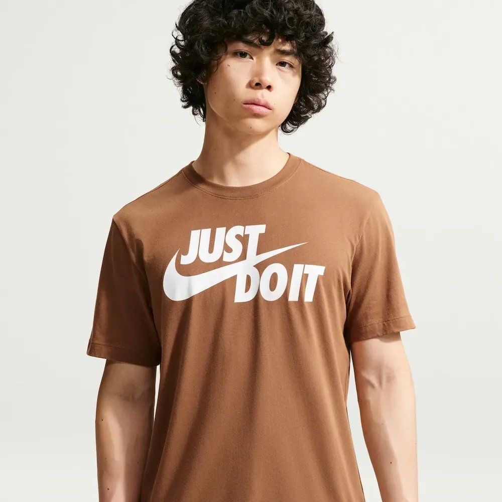 Camiseta Nike Sportswear Jdi Masculina Marrom/branco G