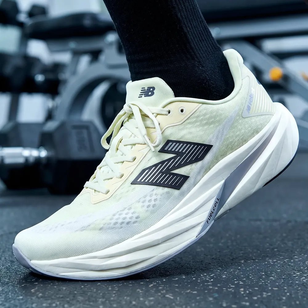 Tênis New Balance Fuelcell Rebel V5 Masculino Para Corrida Verde/amarelo 40 Br