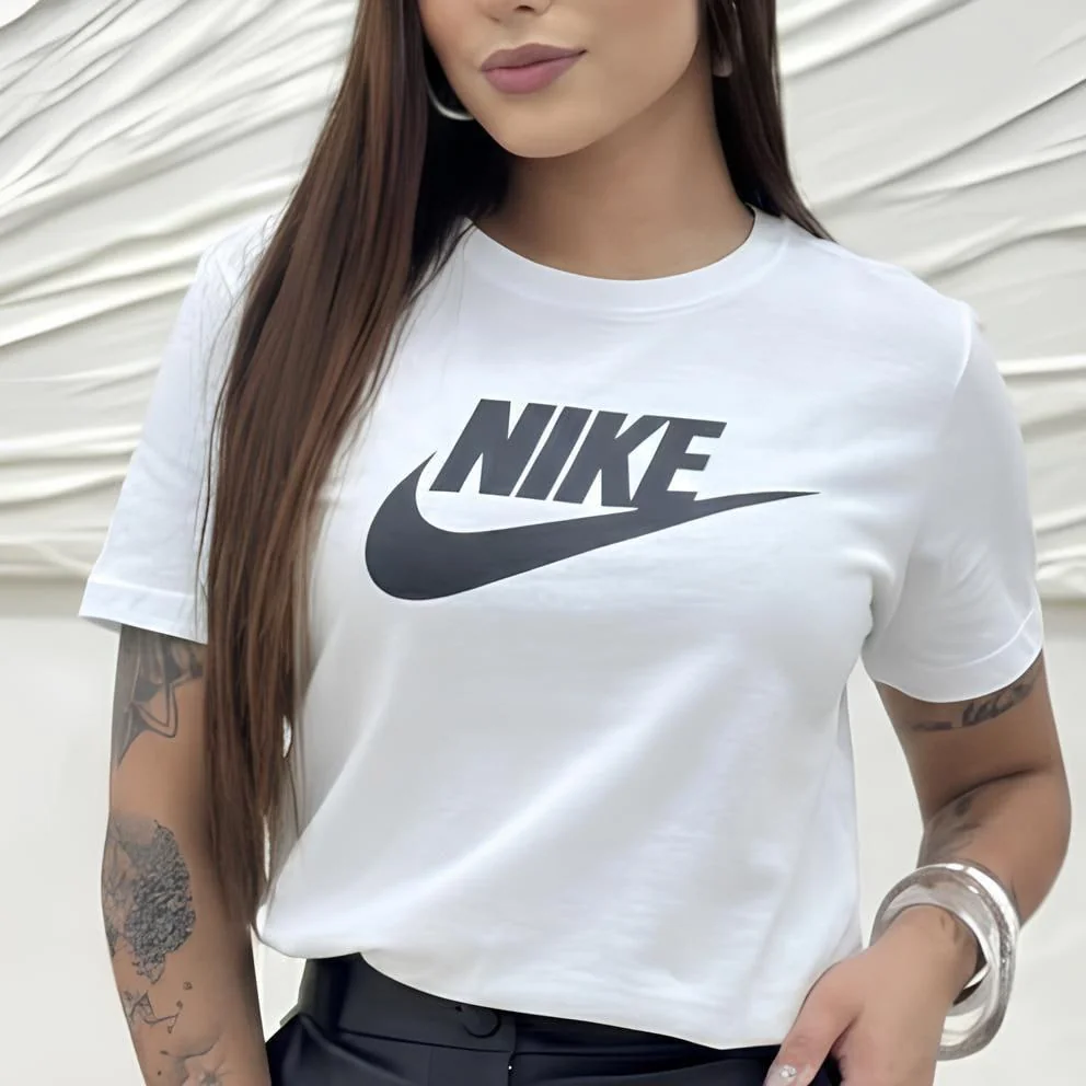 Camiseta Nike Sportswear Essentials Feminina